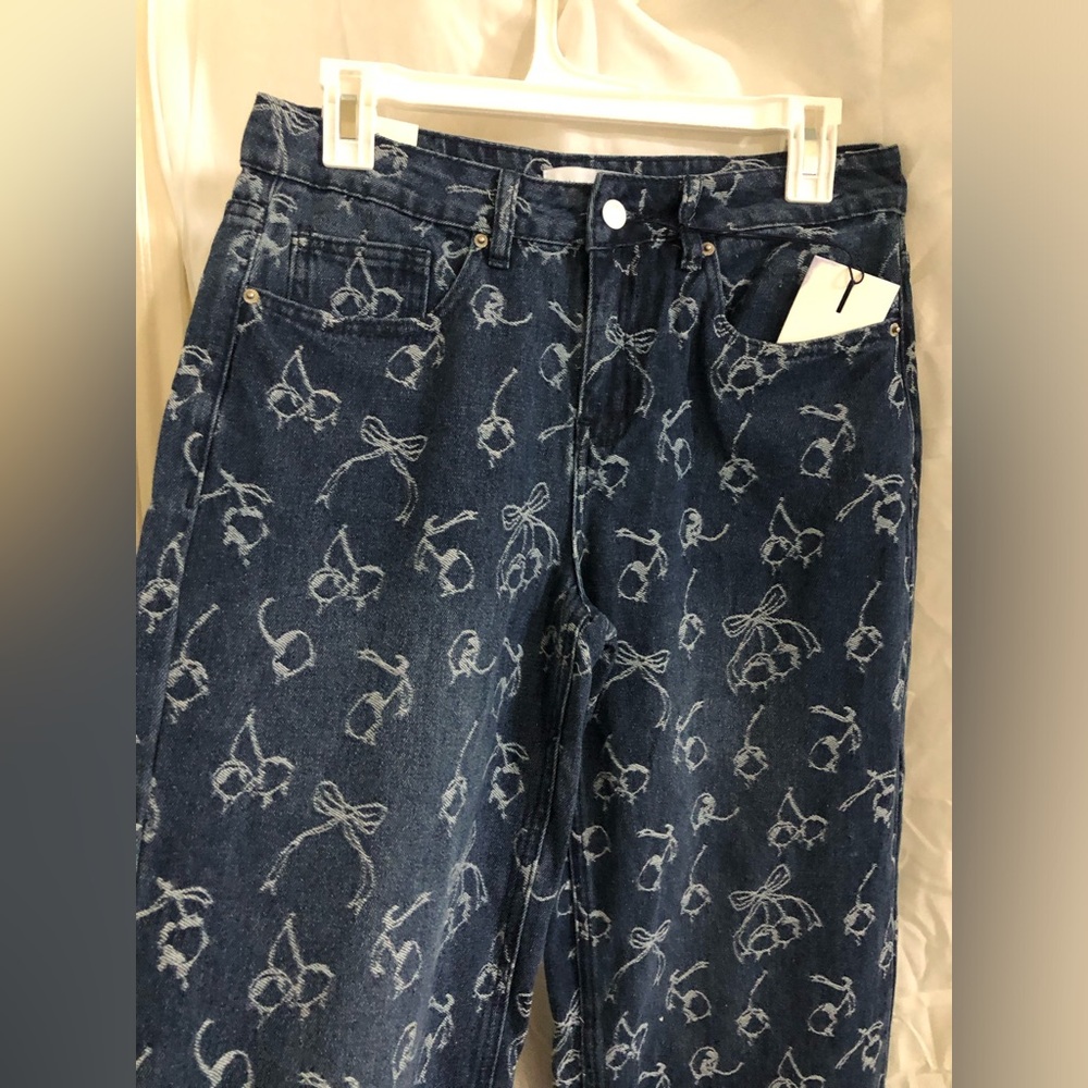 White‎ Bows and cherries printed whimsical medium wash blue jeans size 3/26 new